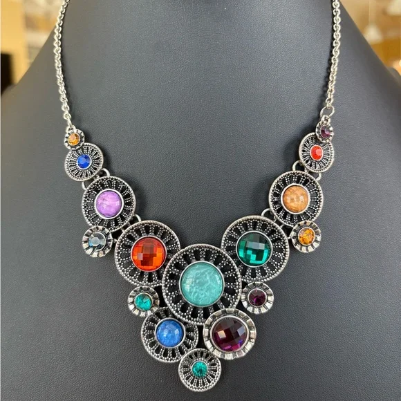 Rhinestone crystal statement bib necklace silver toned - Picture 2 of 12